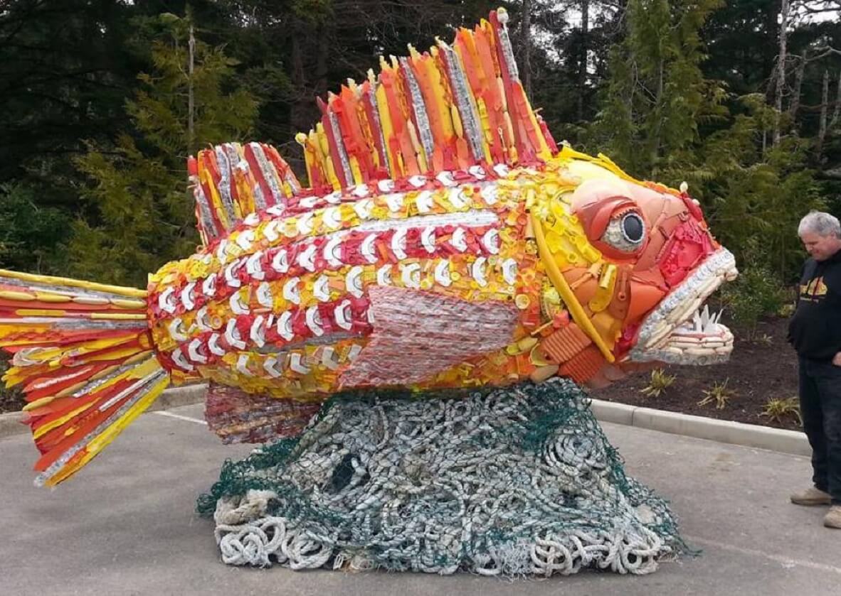 'Henry the Giant Fish' adalah patung pertama Pozzi untuk proyek Washed Ashore.