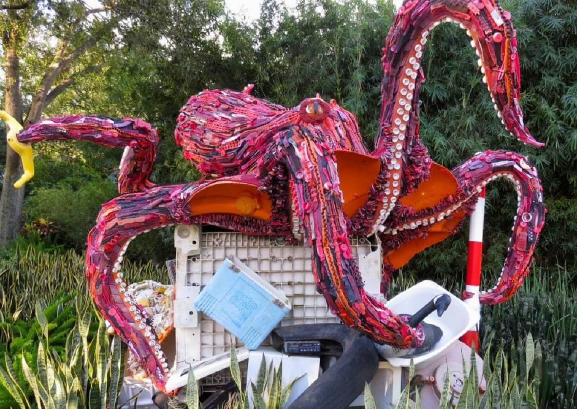 'Octavia The Octopus' merepresentasikan rasa ingin tahu dan kecerdasan gurita.